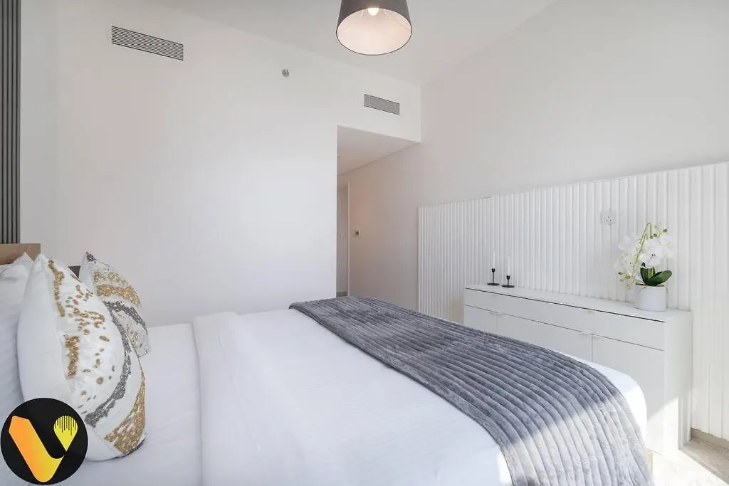 Downtown Views II - Vogue Two Bedroom Apartment With Balcony And Full Burj Khalifa View Dubai